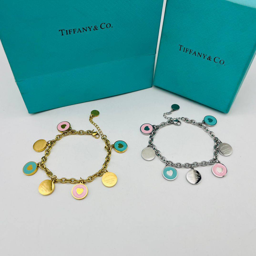 Tiffany bracelet 
35 dhs🪙🌨️
45 dhs🪙🌨️
with Tiffany box and paperbag
🎁🎁🎁

Zain243
♥️♥️♥️