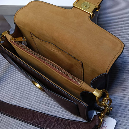 Coach

100 dhs🇦🇪

with box

size 22cm

Zain26
♥️♥️♥️