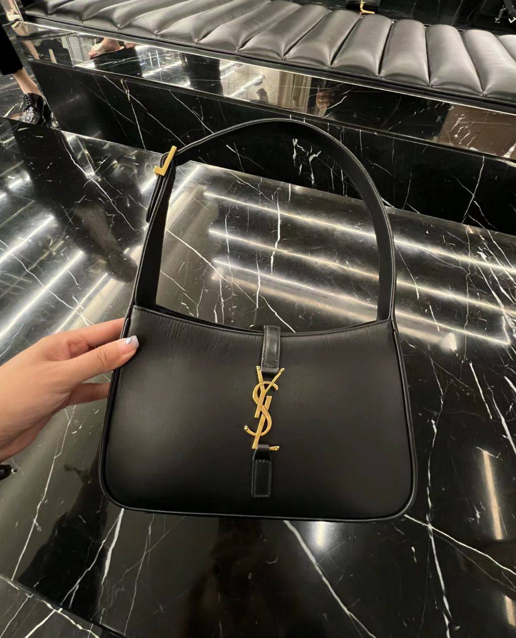 YSL
75 dhs✅


With box
🎁🎁🎁

Zain219
♥️♥️♥️