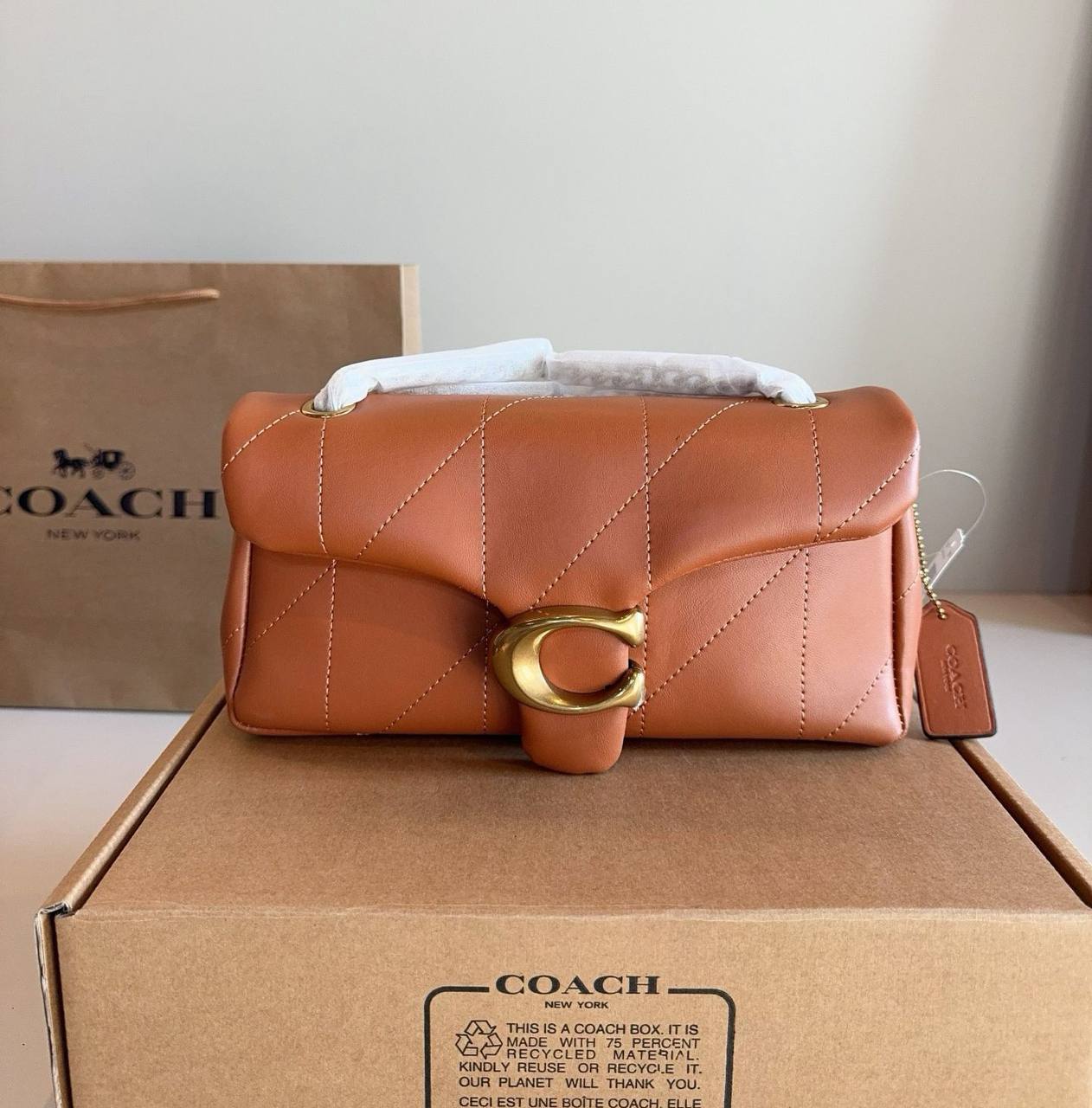COACH 
NEW CAME HIGH QUALITY 
WITH BOX 
🎁🎁🎁

120 dhs💓
Size:26cm

Zain39
♥️♥️♥️