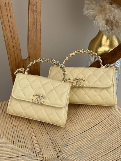 New collection✨✨✨
CHANEL
15cm
340 dhs❣️
18cm
360 dhs❣️
Top quality 
With box🎁

Zain167
♥️♥️♥️