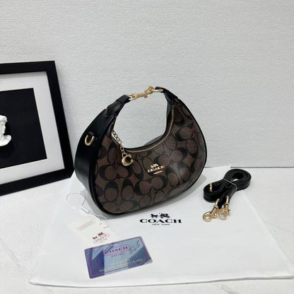 Coach
Best quality 
with box’s 
🎁🎁🎁

110 dhs🪙🖤
size 20cm

Zain158
♥️♥️♥️
