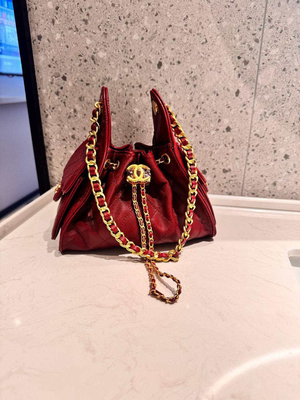 Chanel
Best quality 

with box’s 

120 dhs✅
size 20 CM

Zain290
♥️♥️♥️