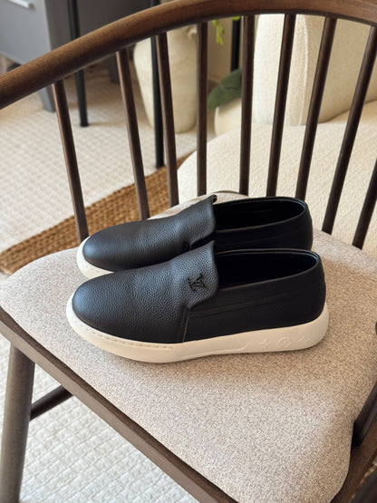 LV Pacific loafer

AAA quality
size: 40 to 46
530 dhs🇦🇪🇦🇪

Zain185 
♥️♥️♥️