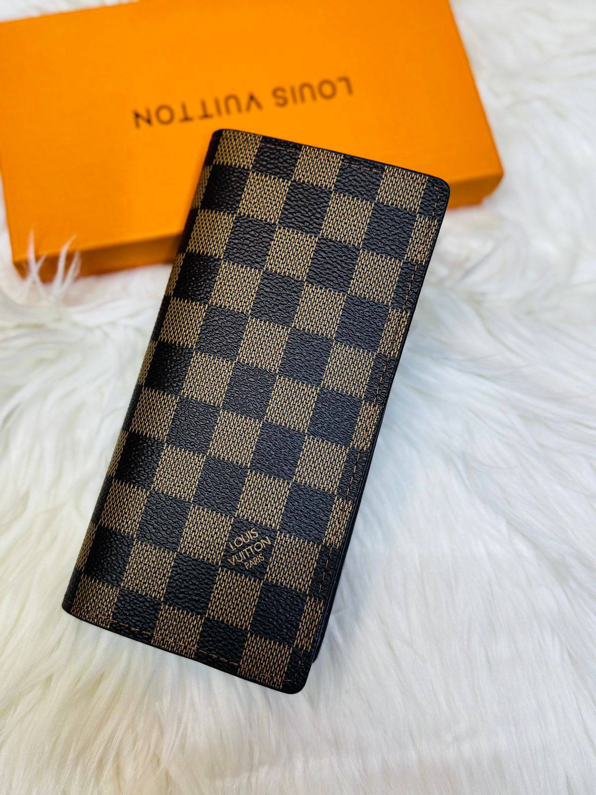 LV

With box
🎁🎁🎁

30 dhs❤️

Zain93
♥️♥️♥️
