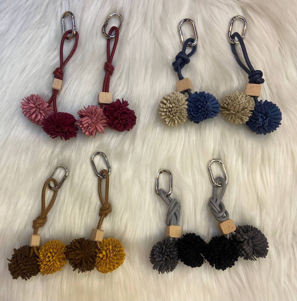 Miumiu bag charms 
New arrival 🥰
35 dhs✅

Zain107
♥️♥️♥️