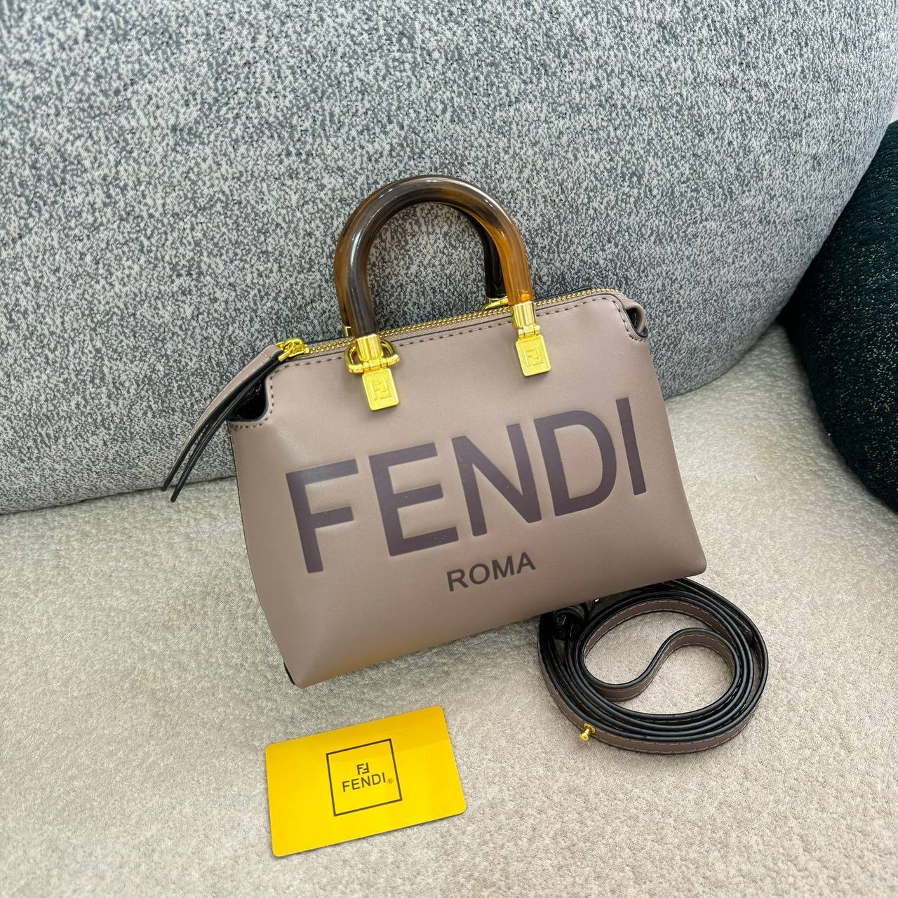 Dior
with box
130 dhs✅

Zain143
♥️♥️♥️