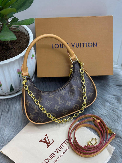 LV
SIZE………. 23 CM🌷🌹
90 dhs🪙🌨️
with BOX❤️❤️

Zain244
♥️♥️♥️