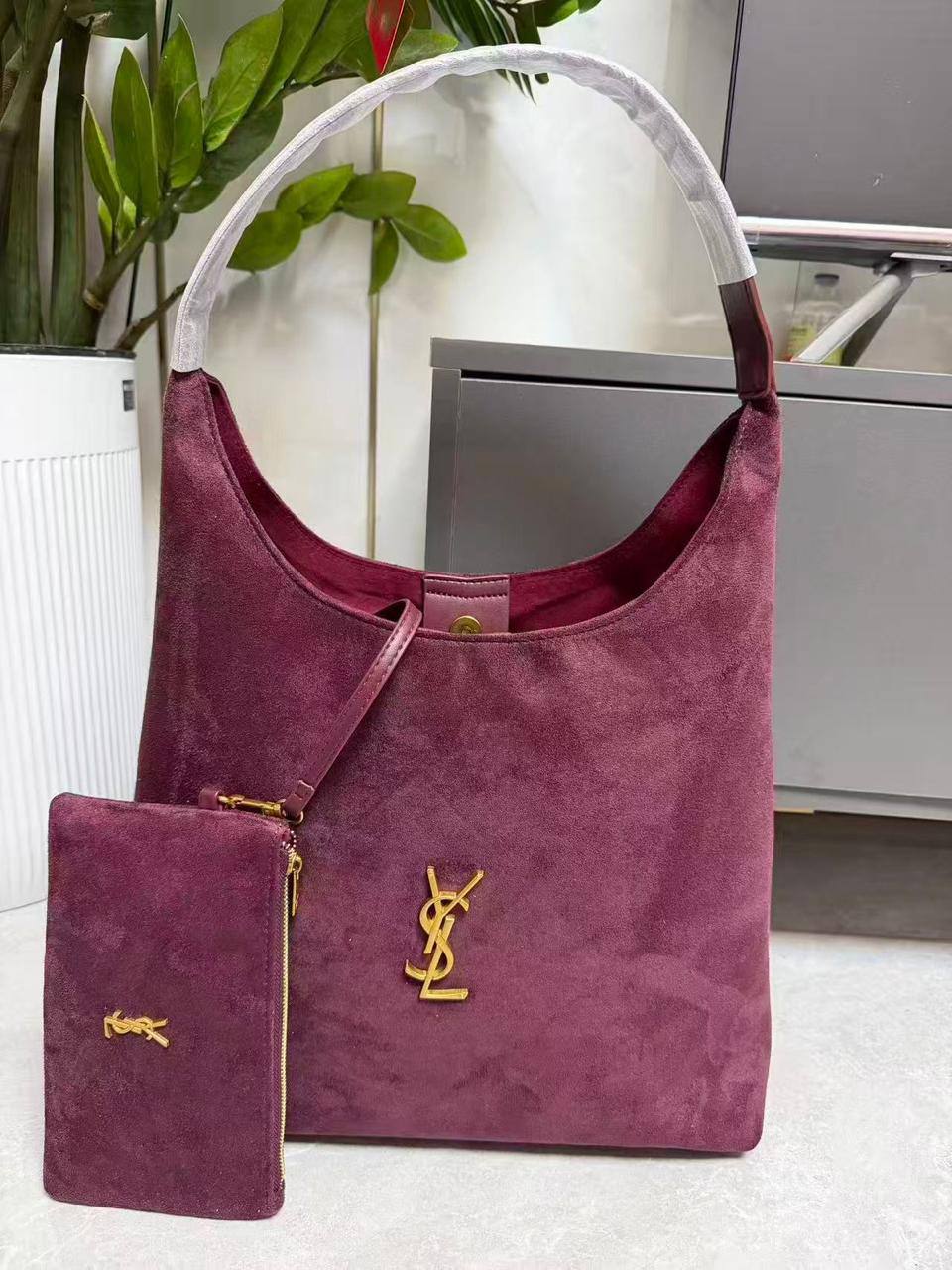 ❤️ Ysl 2 in 1
1️⃣ First quality 
Size : 42 * 39cm
100 dhs✅

Zain115
♥️♥️♥️