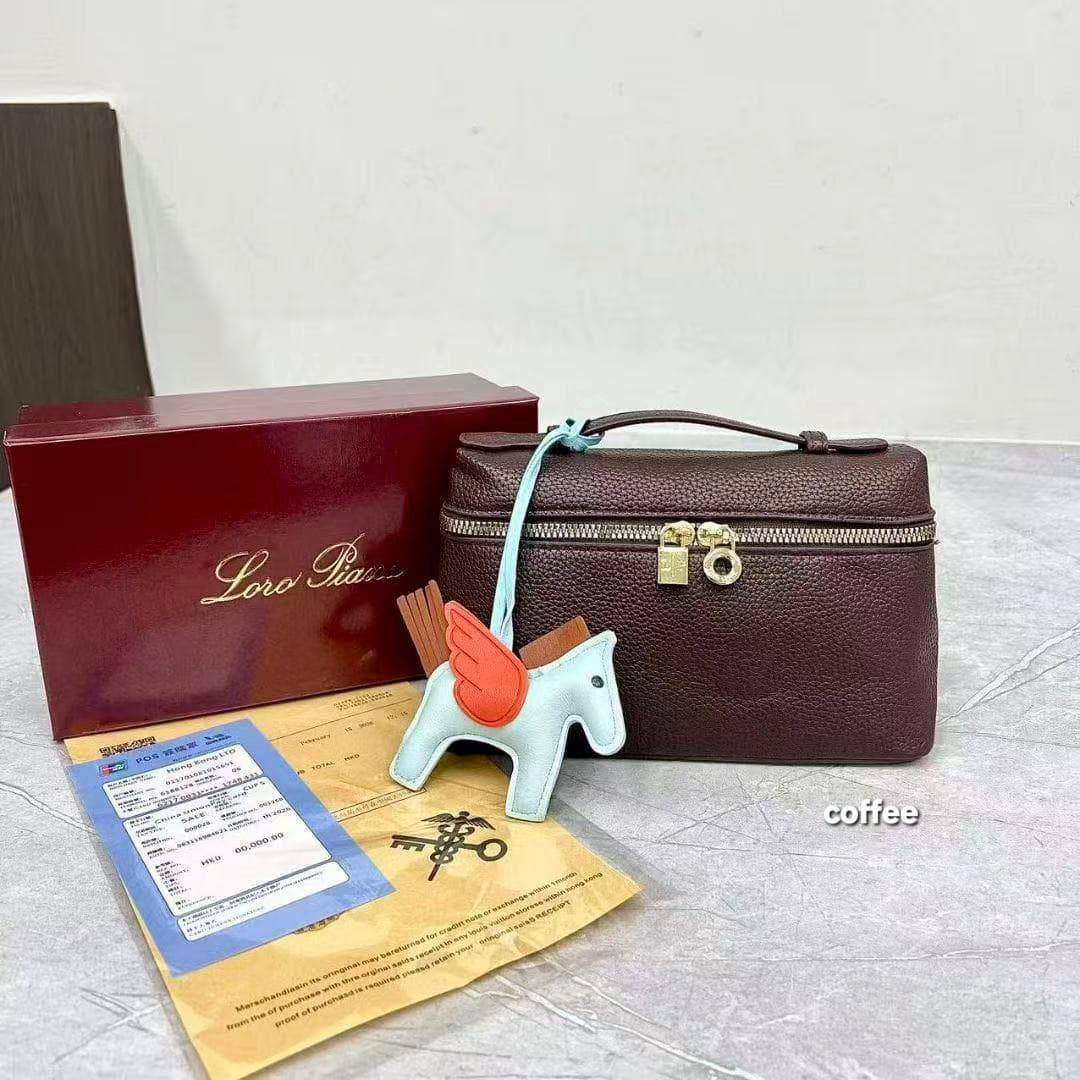 Lora piana 

With box 📦
70 dhs🇦🇪🇦🇪

Zain232
♥️♥️♥️