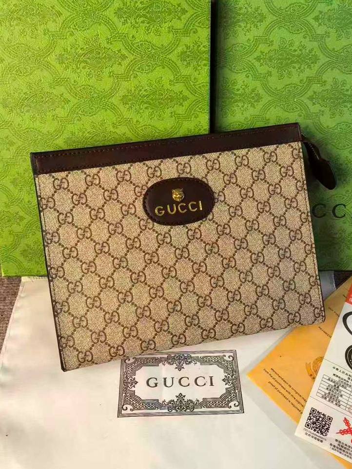 Lv  
Gucci

clutch bag

With box 
80 dhs🇦🇪🇦🇪

Zain50
♥️♥️♥️