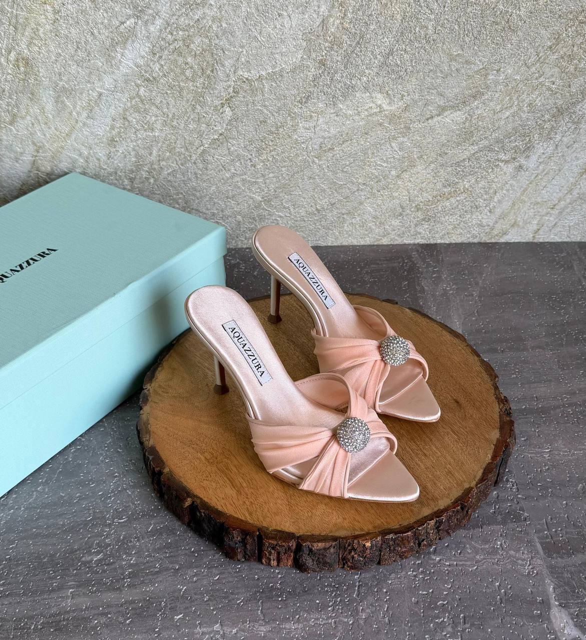AQUAZZURA
SuperMaster Quality 💯
450 dhs✅
Size: 36-41💥

Zain171
♥️♥️♥️