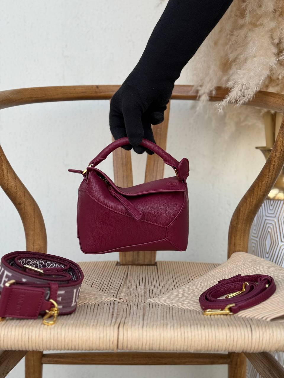 LOEWE

18cm

340 dhs🪙🌨️
Top quality 

With box🎁

Zain167
♥️♥️♥️
