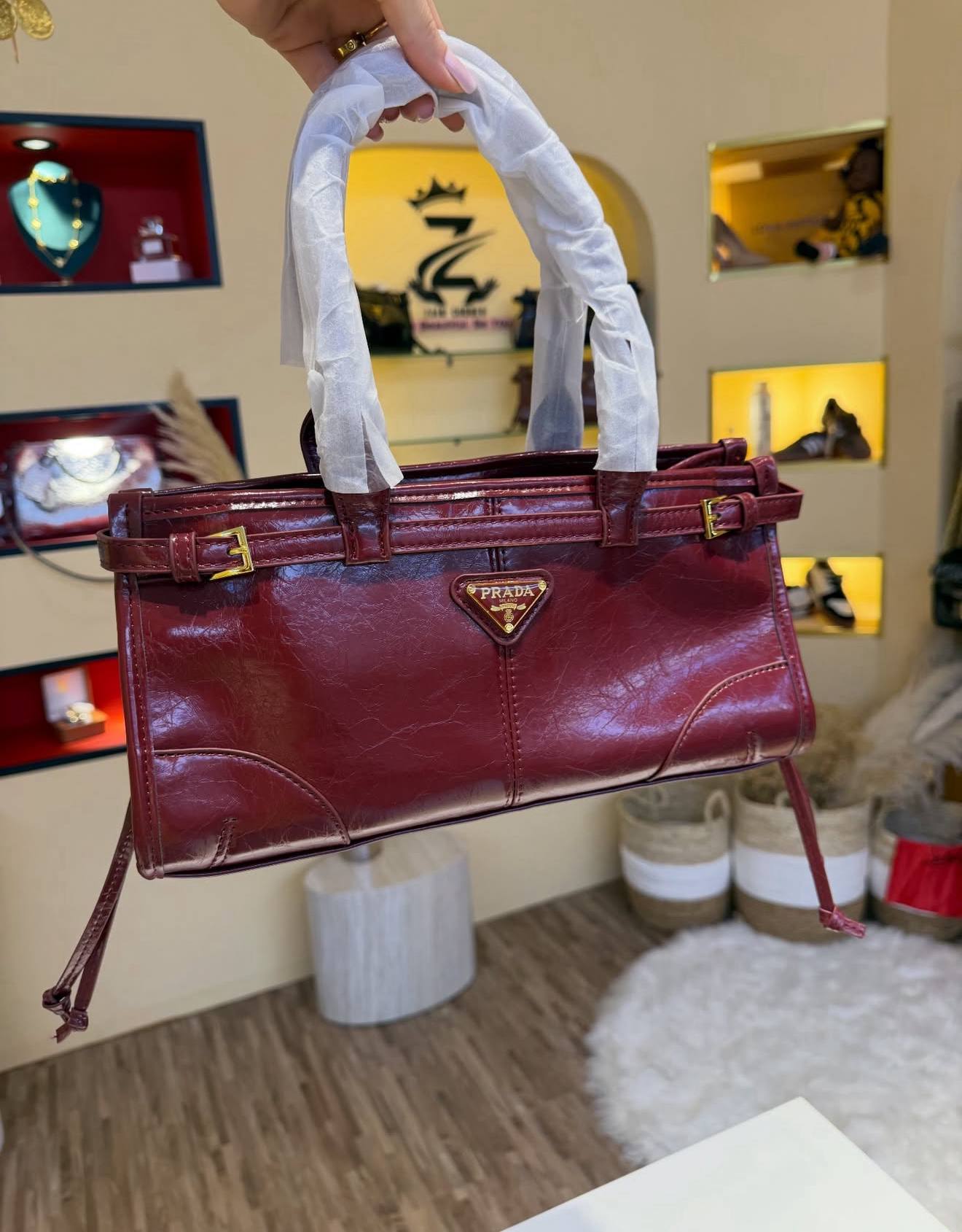 Prada

125 dhs

Zaincornerstore

اطلبوها من الوتس المثبت في الأعلى👆🏻👆🏻

تواصلو معنا 👈🏻 Zain 
For order WhatsApp pinned 👆🏻

♥️♥️♥️