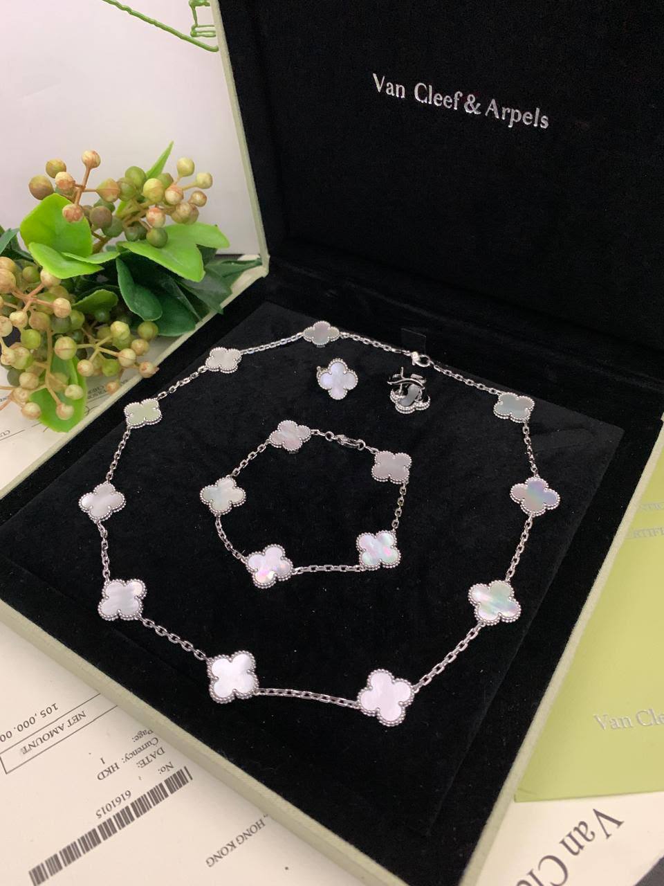 VCA SET
MASTER✨💫
10 FLOWER NECKLACE
5 FLOWER BRACELET
1 FLOWER EARRINGS
WITH BOX AND PAPER BAG🛍️🎁
 230 DHS🇦🇪🇦🇪✨💫
ALL COLORS AVAILABLE

Zain89
♥️♥️♥️