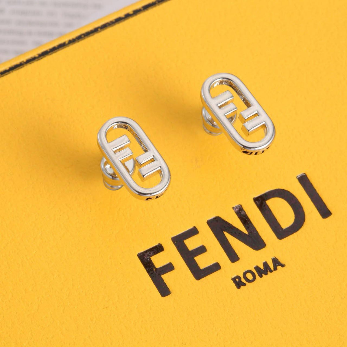 Fendi Earrings
Master Quality 

45 dhs🇦🇪
normal box 📦

Zain48
♥️♥️♥️