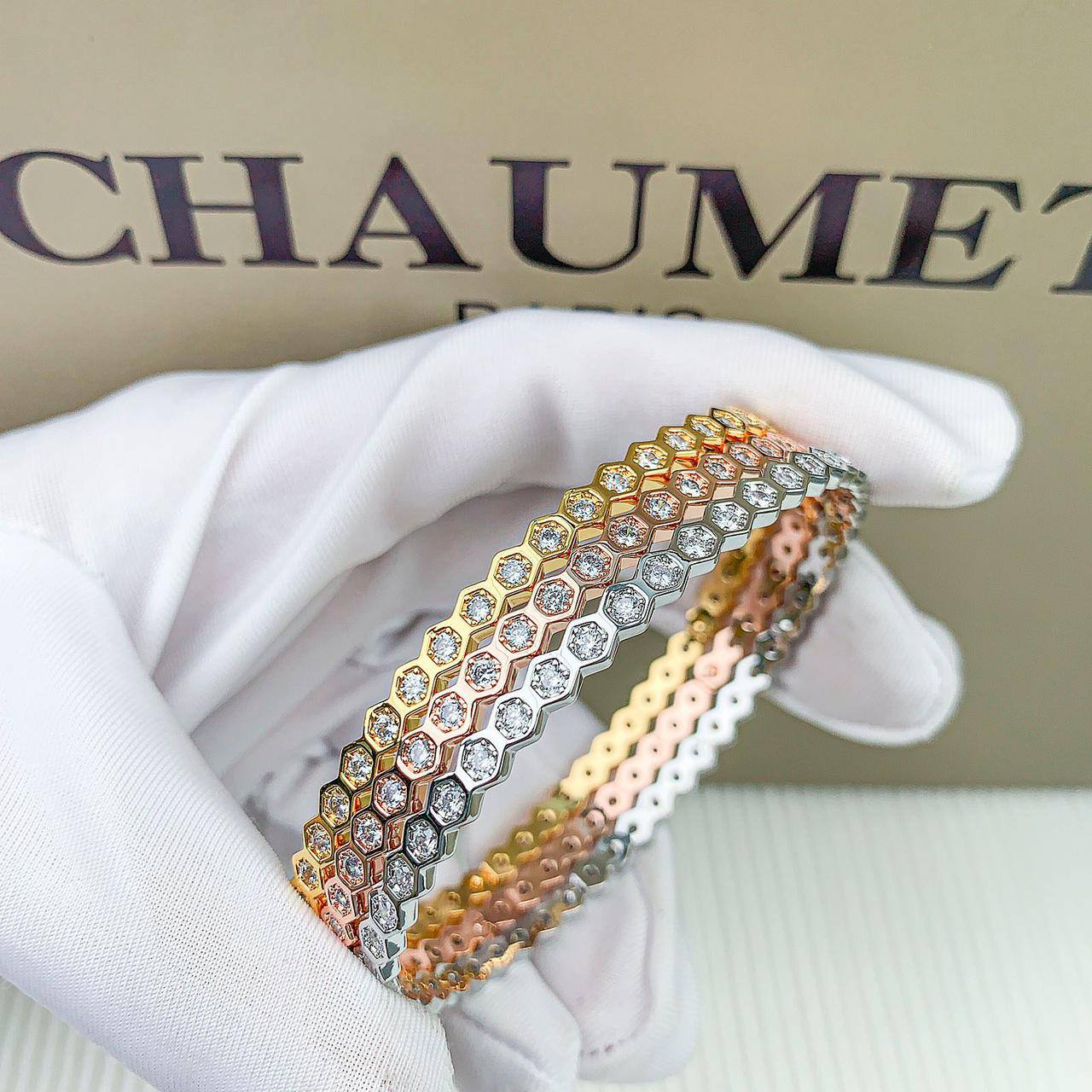 CHAUMET 🦋*
Bangle 💥
Master quality 💯
With black boxes 📦 
60 dhs✅

With master box 🗃️ 
130 dhs✅

Zain216
♥️♥️♥️
