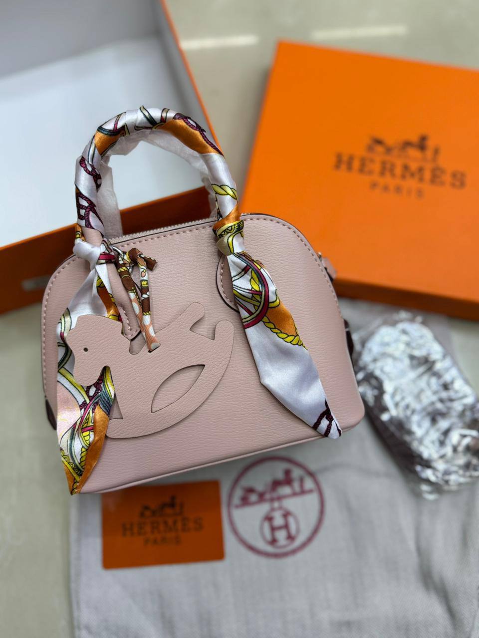 Hermes Bolide 

1⃣️ First quality +🎁

Size: 19 * 14 cm

Withbox
85 dhs🇦🇪🇦🇪

Zain115
♥️♥️♥️