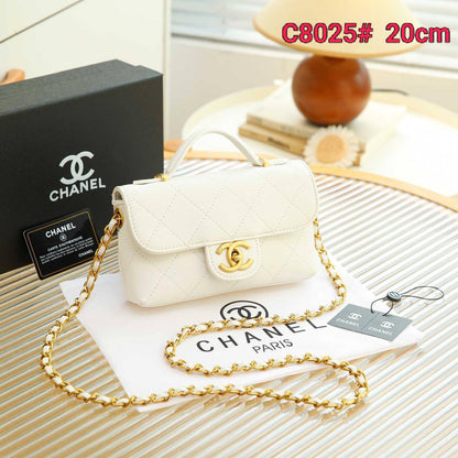 Chanel
100 dhs🇦🇪🇦🇪
with box
size 20cm

Zain26
♥️♥️♥️