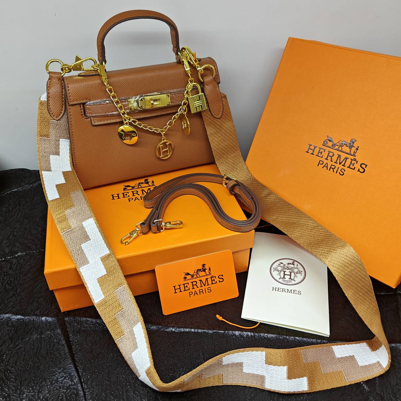 Hermes

95 dhs💓

with box
🎁🎁🎁

Zain235