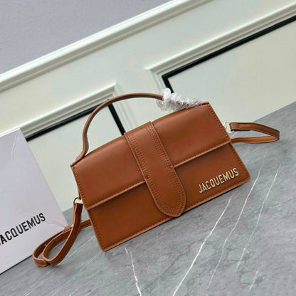 JACQUEMUS 

COPY ONE 

RESTOCK 

WITH BOX 

BIG SIZE  220 DHS……
(Leather)

Zain295
♥️♥️♥️♥️