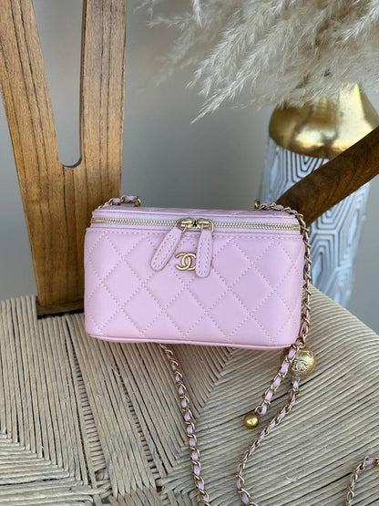 CHANEL
12cm
320 dhs✅
17cm
340 dhs✅
Top quality 
With box🎁

Zain167
♥️♥️♥️