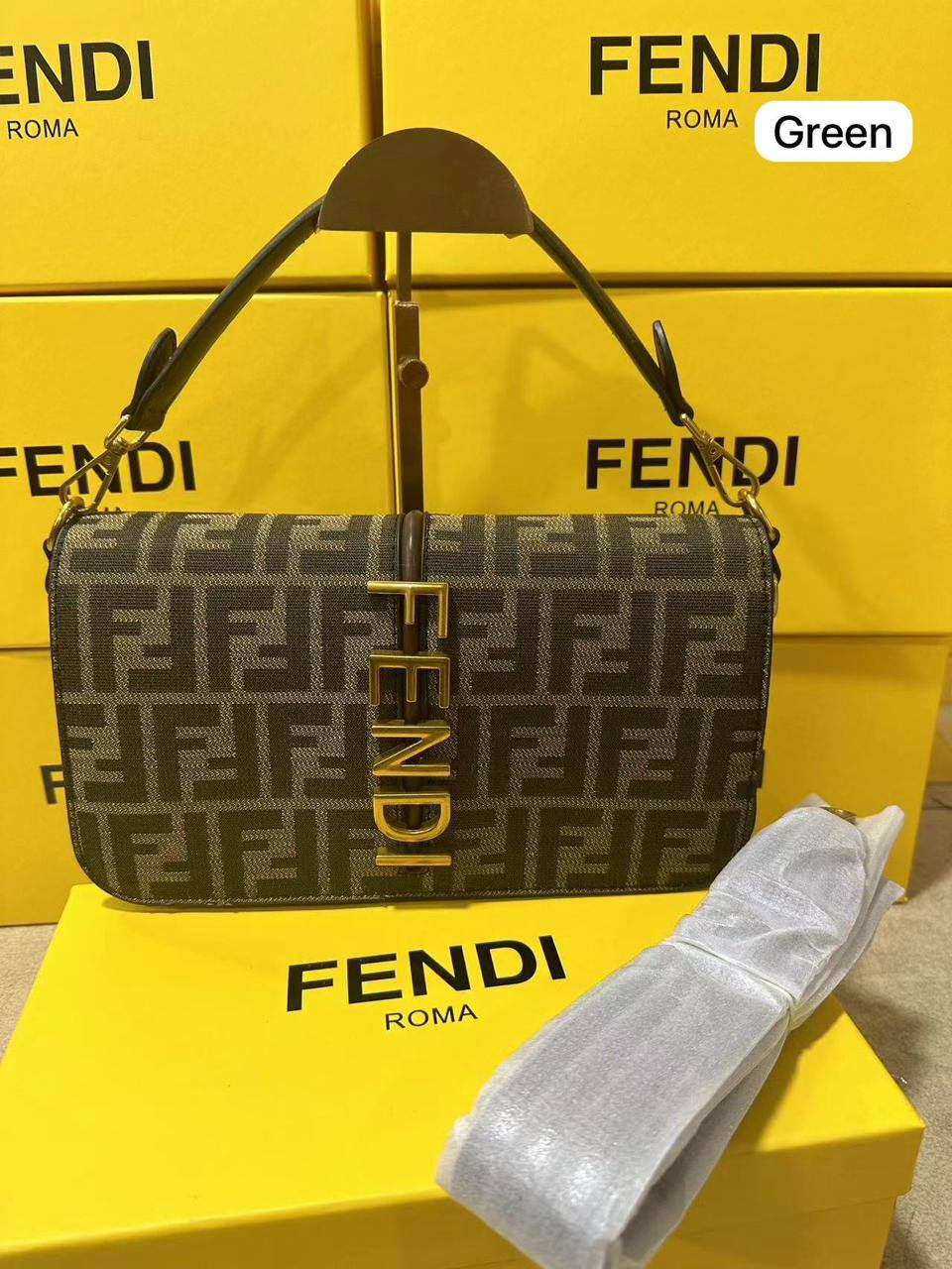 Fendi

1️⃣ First quality +🎁

Size : 25 * 14 cm
90 dhs🇦🇪🇦🇪

with box 🎁
Zain115
♥️♥️♥️
