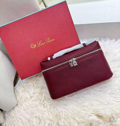 LORA PIANA 
GOOD QUALITY 
WITH BOX 
100 dhs🇦🇪🇦🇪

Zain295
♥️♥️♥️