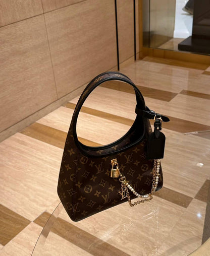 LV
VIP Quality 

400 dhs❤️

With box
🎁🎁🎁

Zain255
♥️♥️♥️