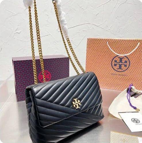 Tory Burch 
1️⃣ Finish Quality +🎁

Size: 28 * 19 cm
80 dhs🪙🌨️

with box 
🎁🎁🎁

Zain115
♥️♥️♥️