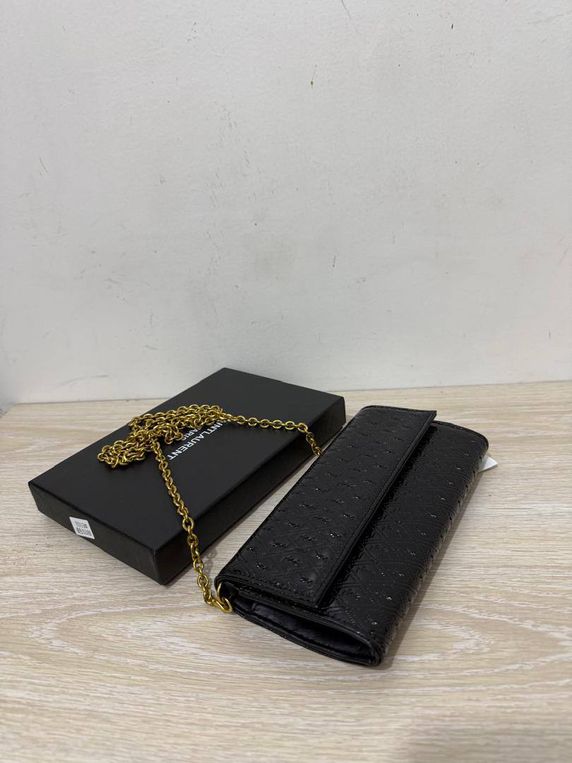 YSL
90 dhs🇦🇪 
high quality 
With box 
🎁🎁🎁

21cm

Zain26
♥️♥️♥️