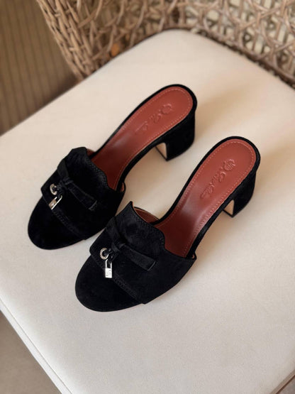 LORO PIANA 🩵
Size: 36 to 41
Super master quality
450 dhs✅

Zain198
♥️♥️♥️