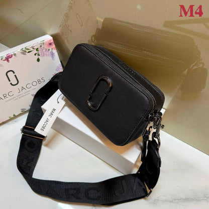MARC JACOBS 

GOOD QUALITY 

WITH BOX 
🎁🎁🎁

90 dhs🪙🖤

Zain39
♥️♥️♥️