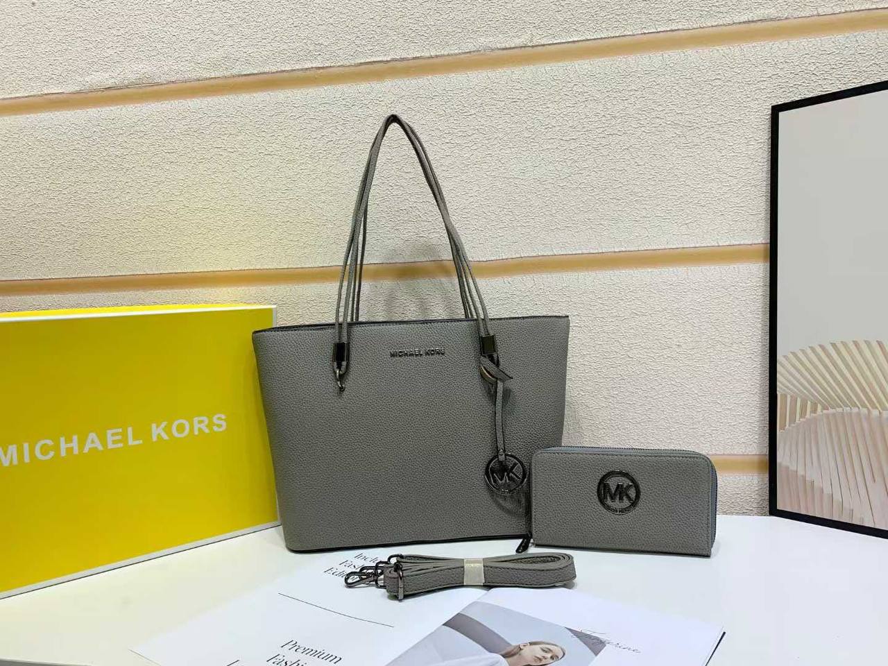MK
GOOD quality 
100 dhs💓

Zain200
♥️♥️♥️