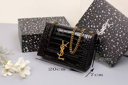 YSL 
SIZE 19cm
With box
90 dhs✅

Zain148
♥️♥️♥️