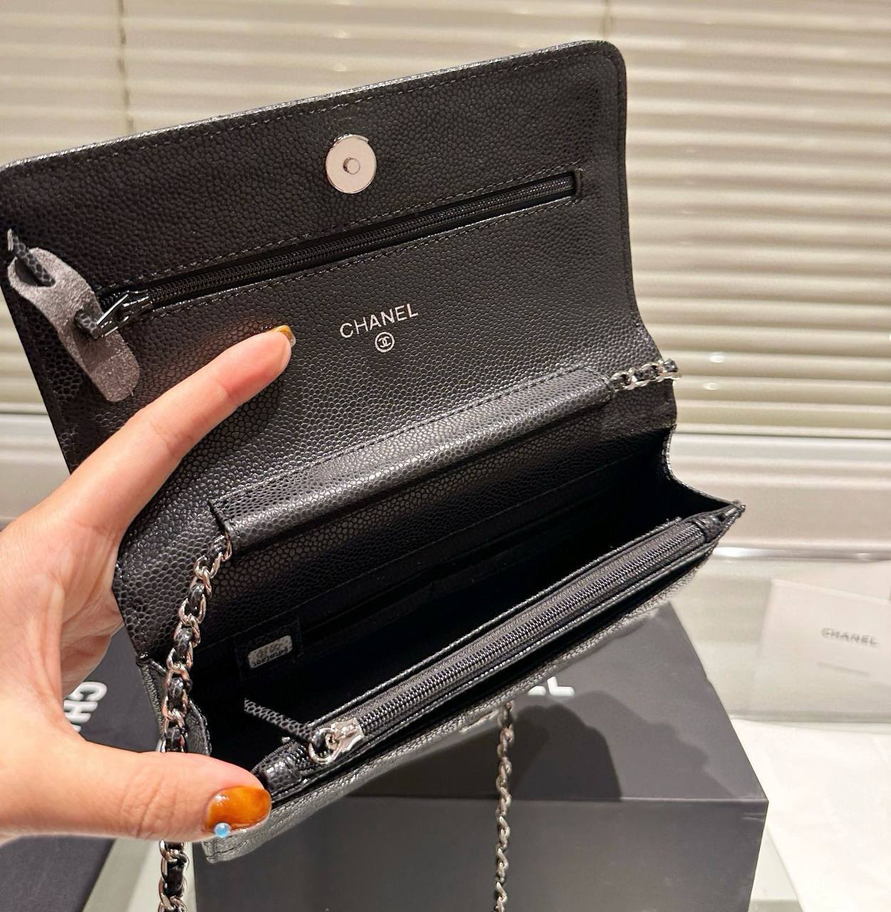 CHANEL 
COPY ONE 

WITH BOX 
🎁🎁🎁

190 dhs✅
leather 

Zain39
♥️♥️♥️