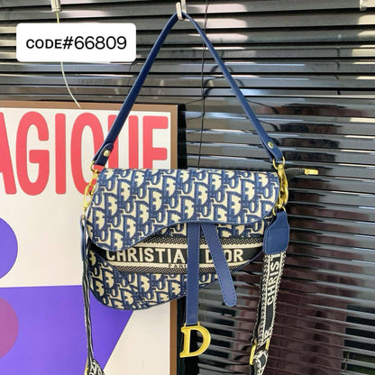CHRISTIAN DIOR
SADDLE CROSS BAG
ᴡɪᴛʜ sʜᴏᴜʟᴅᴇʀ ʙᴀɢ ʙᴇʟᴛ
sɪᴢᴇ : 22 cm

70 dhs🪙💕

Zain31
♥️♥️♥️