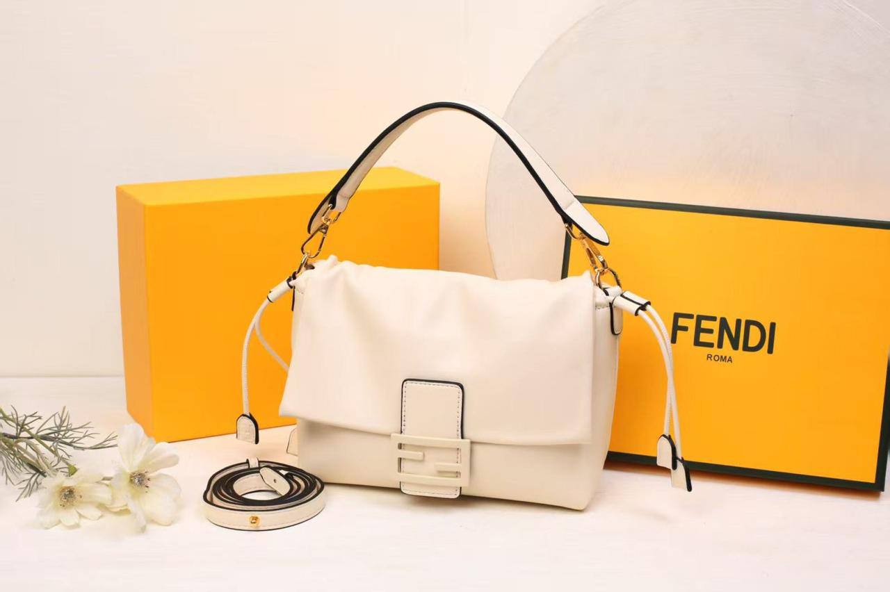 ❤️ Fendi Mamma Baguette
1️⃣ First quality +🎁
Size : 24 * 17 * 9 cm
80 dhs❣️

with box 🎁

Zain115
♥️♥️♥️