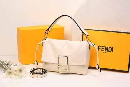 ❤️ Fendi Mamma Baguette
1️⃣ First quality +🎁
Size : 24 * 17 * 9 cm
80 dhs❣️

with box 🎁

Zain115
♥️♥️♥️