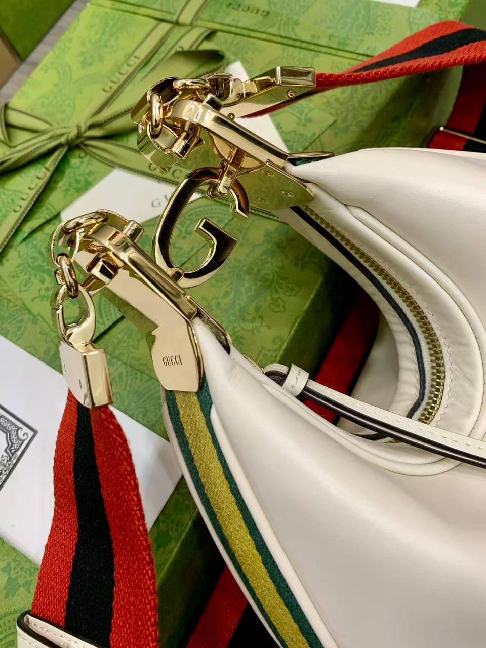 Gucci Attache
Shoulder Crossbody Bag 
Italian Calf Leather 
Size: Small 

1400 dhs🇦🇪🇦🇪

Zain71
♥️♥️♥️