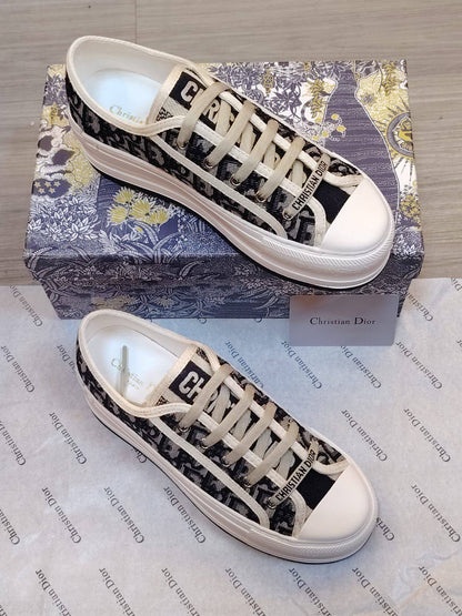Dior Shoes 

High Quality 

New Arrived, 

Size 36 To 41
135 dhs💓

Zain120
♥️♥️♥️