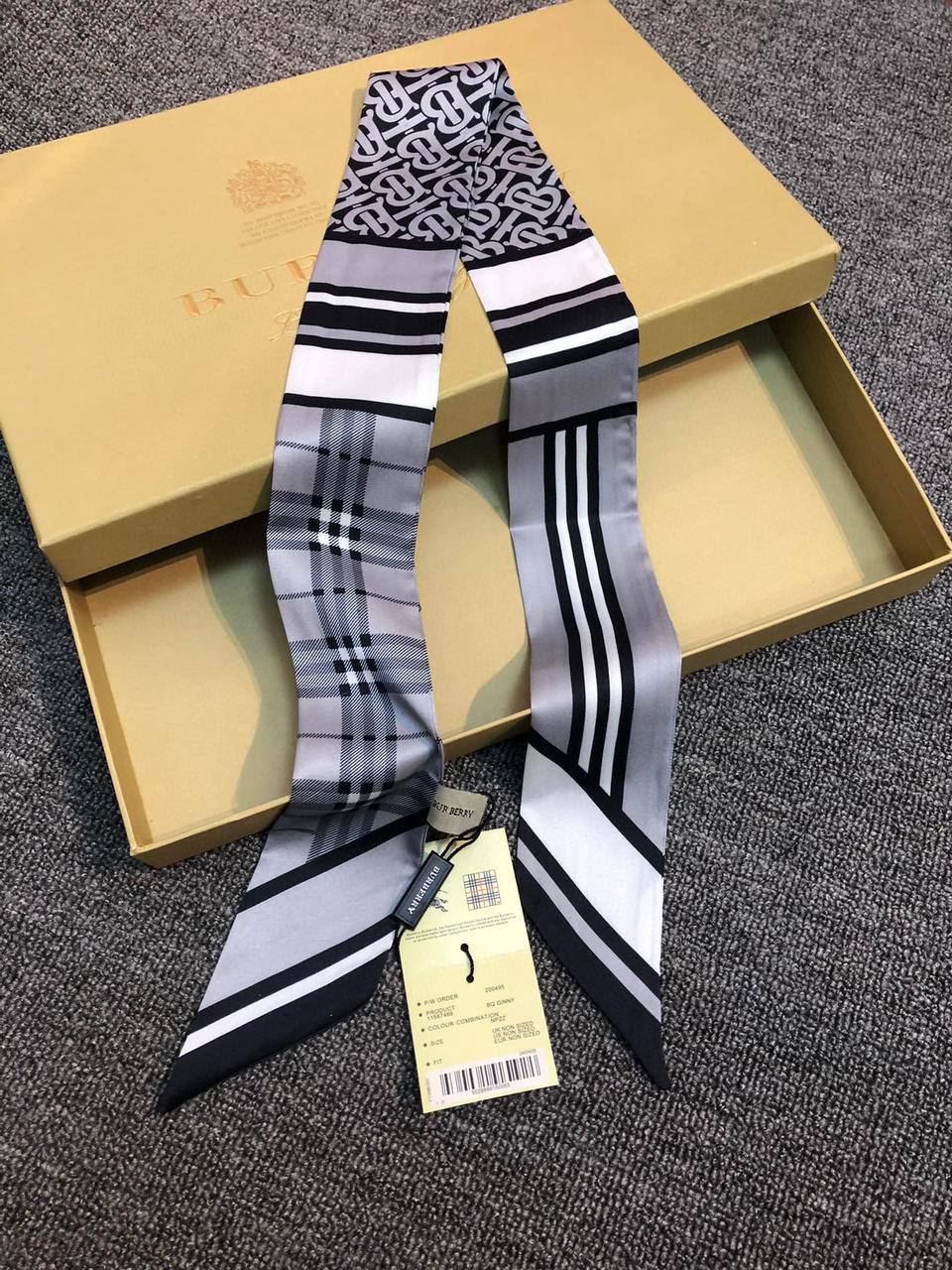 Silk Twilly Scarf 
Without box 🗃️ 
25 dhs✅

Zain231
♥️♥️♥️