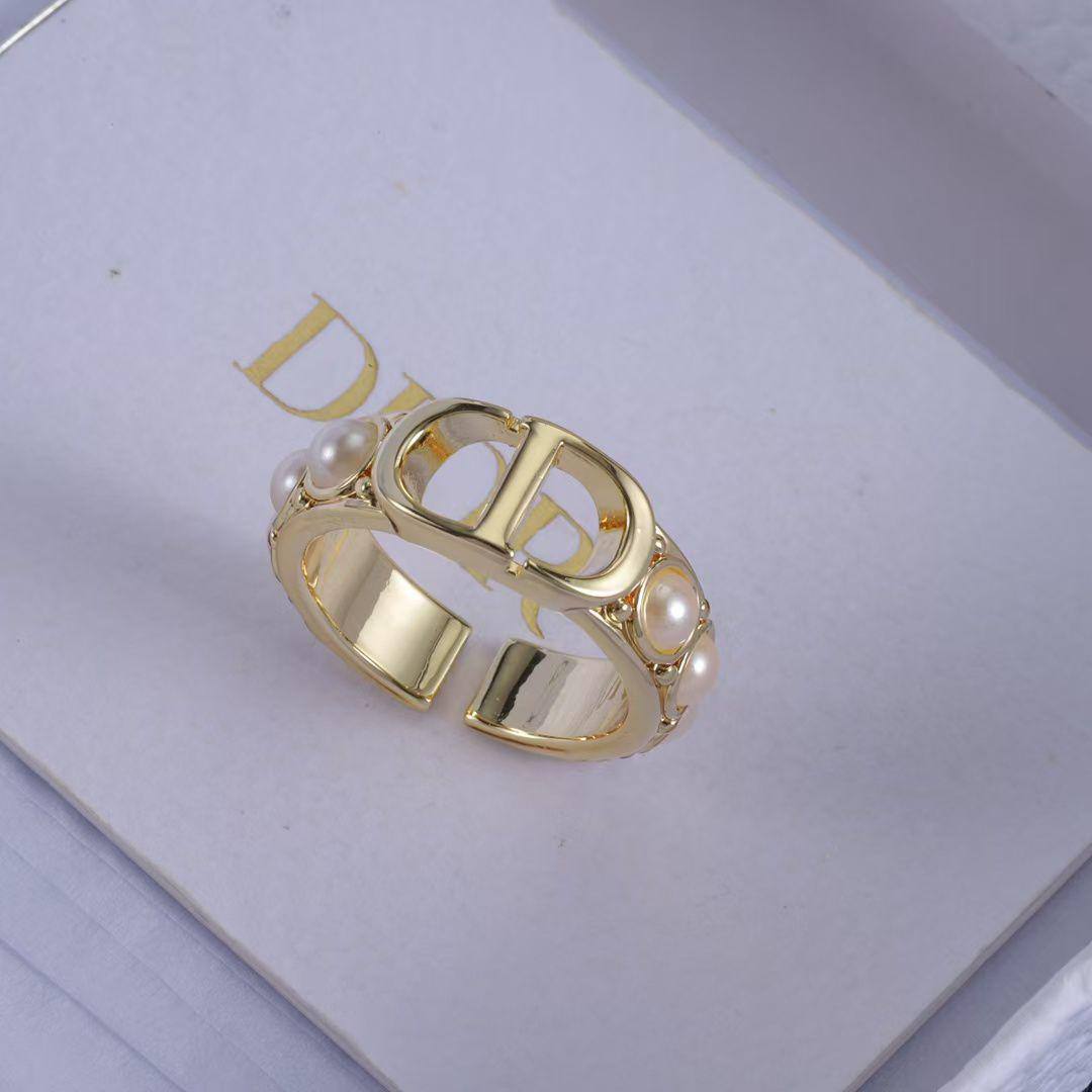 Ring 💍* ☘️
Master quality 

*45* dhs🪙💕 normal box 📦

Zain48
♥️♥️♥️