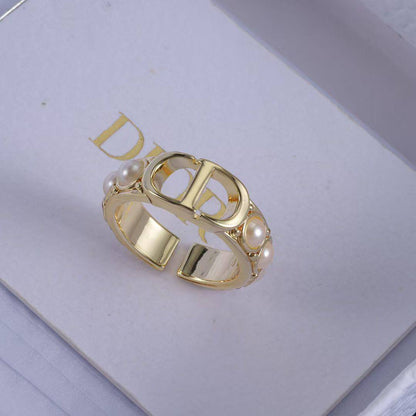 Ring 💍* ☘️
Master quality 

*45* dhs🪙💕 normal box 📦

Zain48
♥️♥️♥️