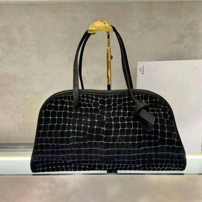 JACQUEMUS 
MASTER COPY
 WITHBOX 
270 dhs✅
leather

Zain295
♥️♥️♥️