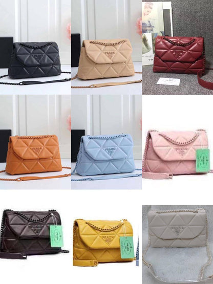 Prada

with box
🎁🎁🎁

95 dhs🪙

Zain143
♥️♥️♥️
