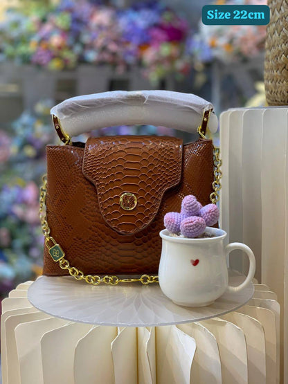 LV
Good quality 
with box 
🎁🎁🎁

130 dhs🪙💕

Zain186
♥️♥️♥️