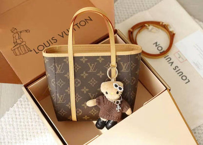 LV

AVAILABLE 

COPY ONE BAGS 

COMPLETEL DOUBLE BOX ☑️ 
120 DHS🇦🇪🇦🇪🇦🇪

Zain169
♥️♥️♥️