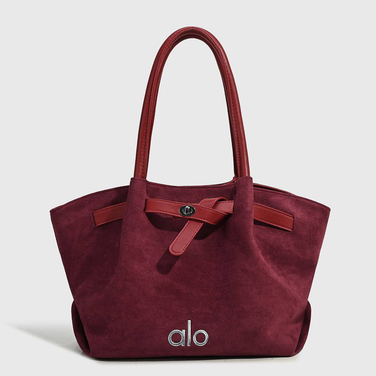 Alo
90 dhs🇦🇪🇦🇪
Size32cm

Zain219
♥️♥️♥️