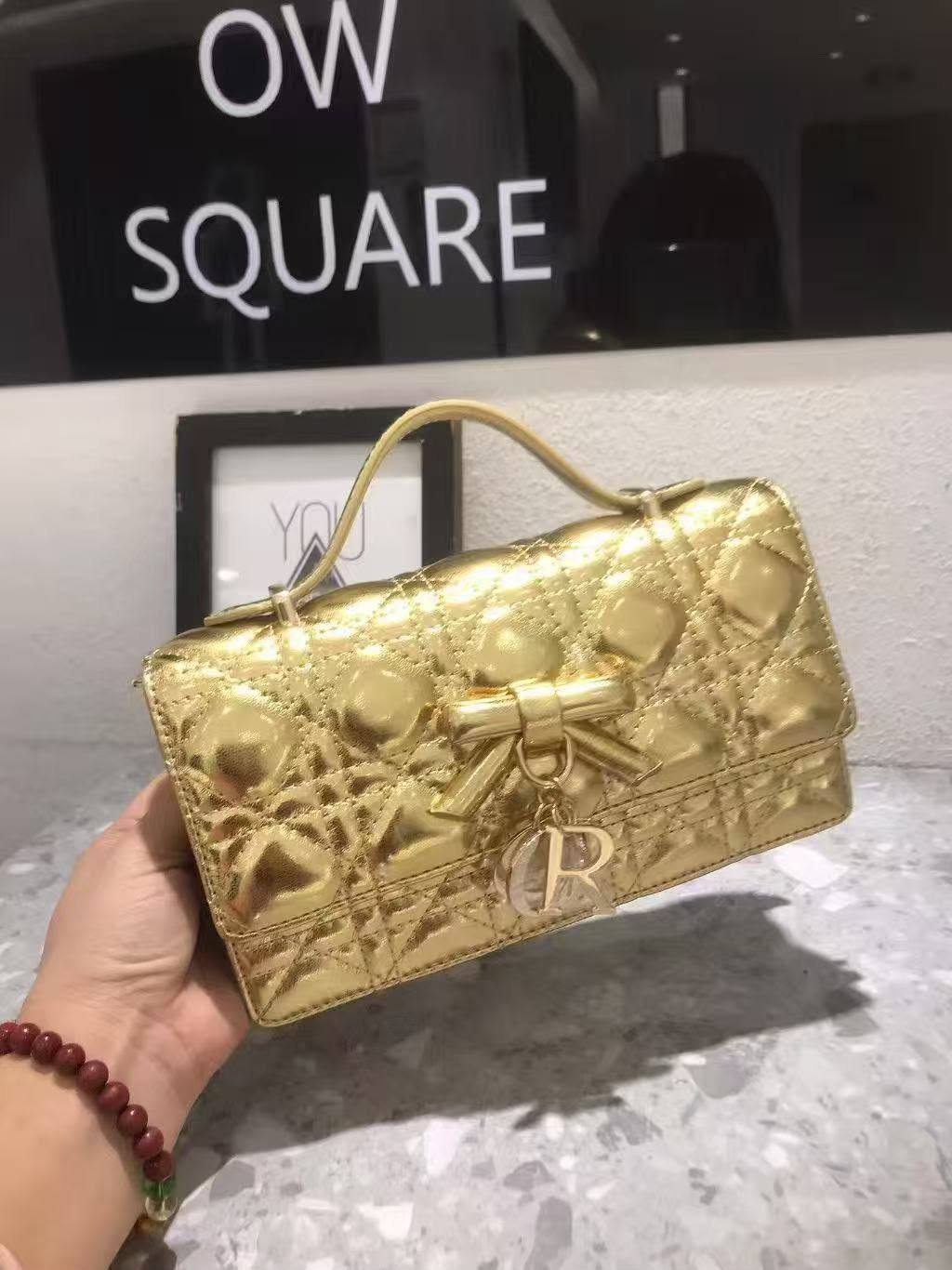 Dior
120 dhs🇦🇪🇦🇪
with box

Zain265
♥️♥️♥️